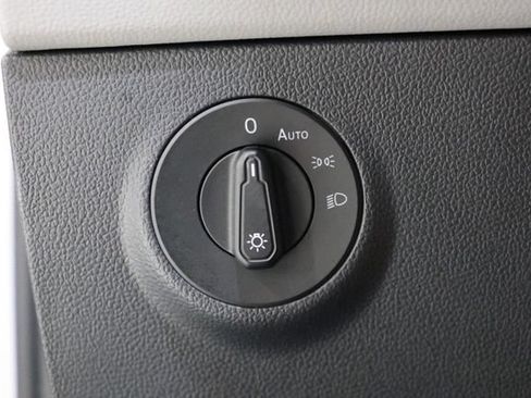 Used 2024 Volkswagen Taos SE FWD image 18