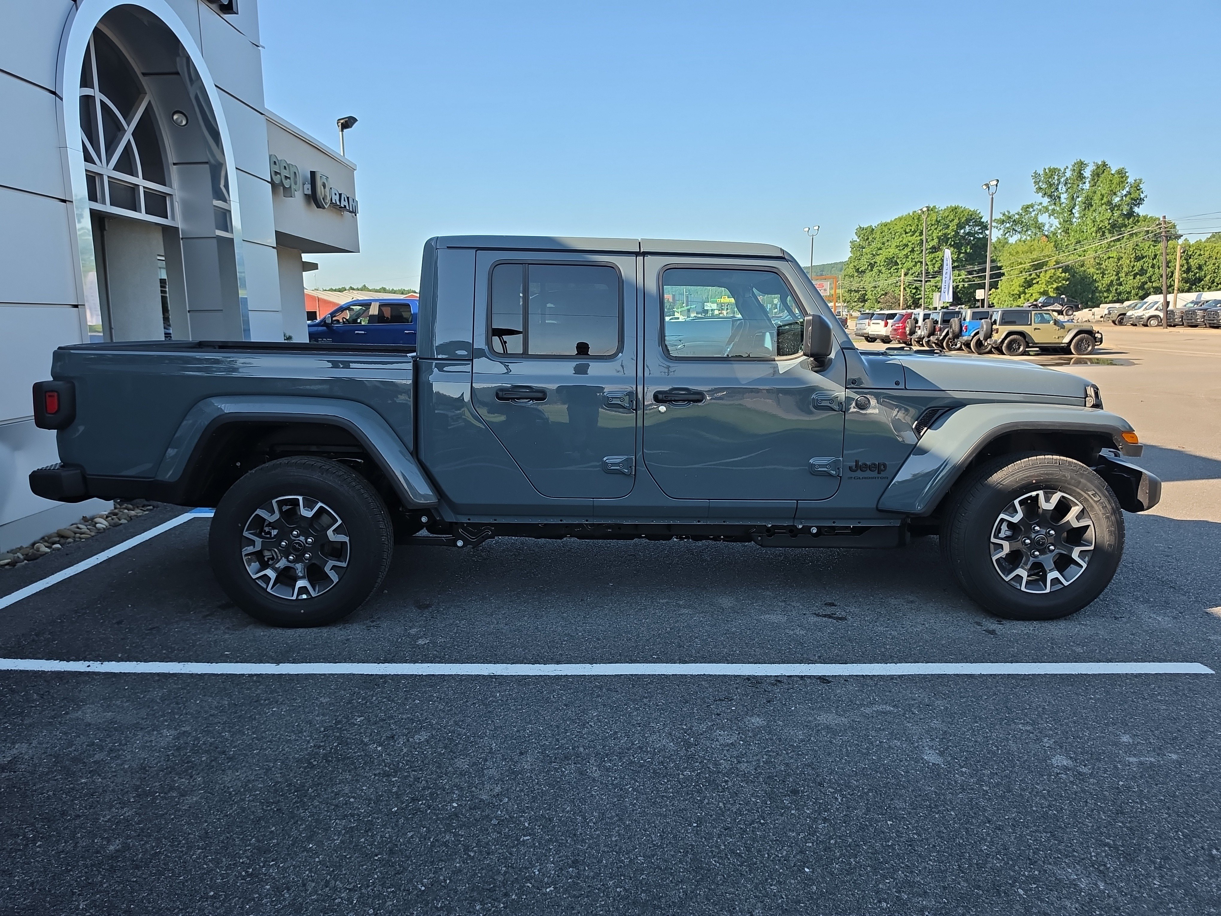 New 2026 Jeep Gladiator Sport AWD/4WD image 2