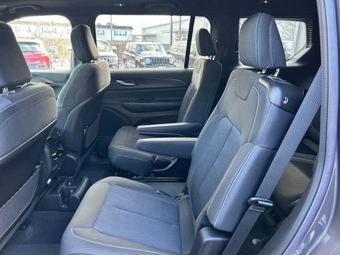 New 2025 Jeep Grand Cherokee L Laredo w/ Luxury Tech Group I AWD/4WD image 31