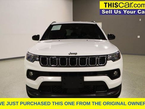 Used 2025 Jeep Compass Latitude AWD/4WD image 3