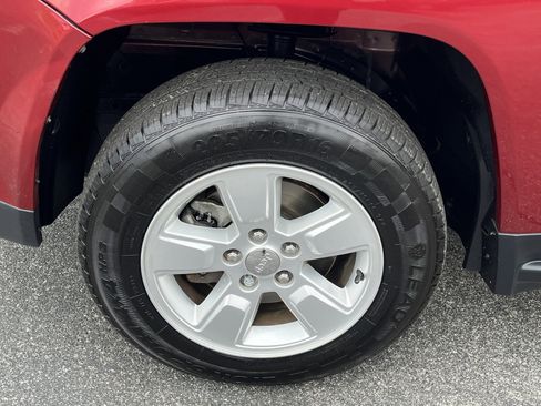 Used 2016 Jeep Compass Latitude image 14