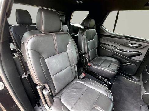 Used 2022 Chevrolet Traverse RS FWD image 27