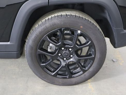 Used 2025 Jeep Compass Latitude w/ Altitude Special Edition AWD/4WD image 45