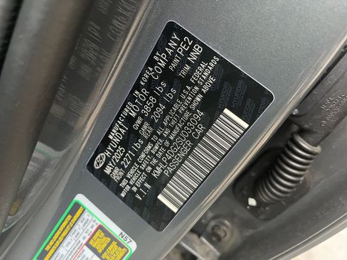 Used 2025 Hyundai Elantra Limited image 27