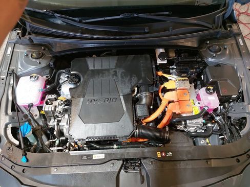 Certified 2025 Hyundai Elantra Hybrid FWD image 32