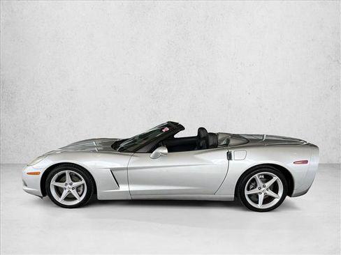 Used 2012 Chevrolet Corvette Convertible RWD image 2
