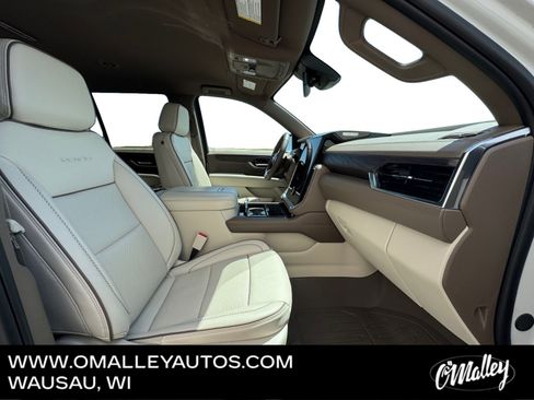 Used 2025 GMC Yukon Denali AWD/4WD image 14