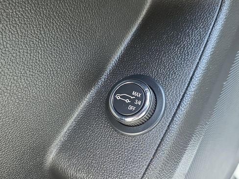 Used 2023 Chevrolet Traverse LT FWD image 22