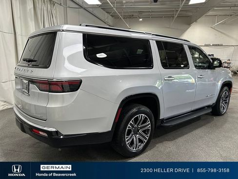 Used 2024 Jeep Wagoneer L Series II w/ Flexible Seating Group AWD/4WD image 8