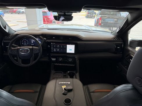 Used 2025 GMC Sierra 2500 AT4 w/ AT4 Premium Plus Package AWD/4WD image 19