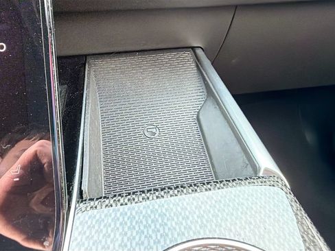 Certified 2025 Cadillac Escalade ESV V AWD/4WD image 33