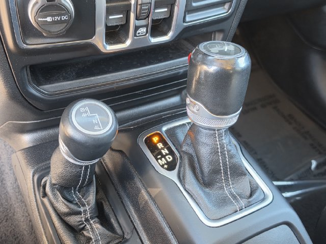 Used 2021 Jeep Wrangler Unlimited Sahara AWD/4WD image 24