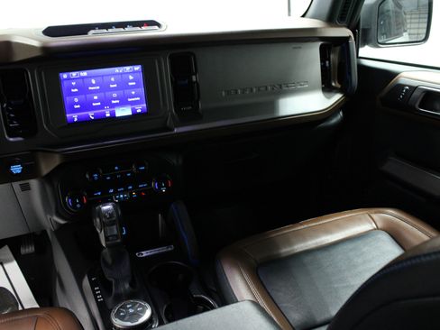 Used 2022 Ford Bronco Outer Banks image 19