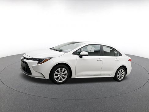 Used 2025 Toyota Corolla LE FWD image 3