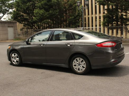 Used 2014 Ford Fusion S FWD image 9