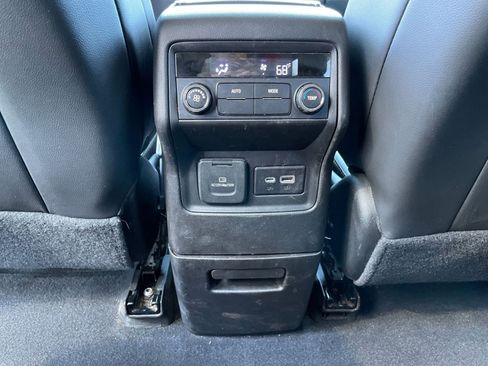 Used 2023 GMC Acadia SLT image 24