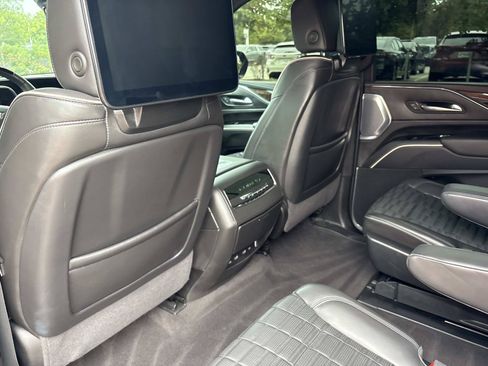 Used 2024 Cadillac Escalade ESV Sport Platinum w/ LPO, ONYX Package AWD/4WD image 29