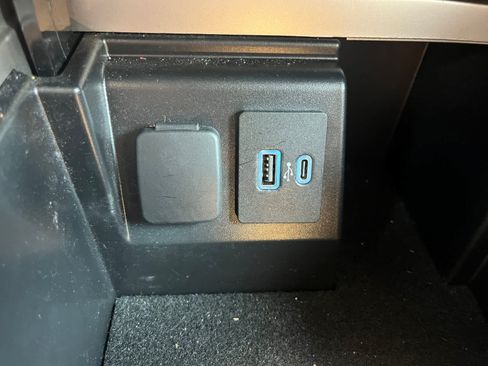 Used 2021 Ford Explorer 2WD image 18
