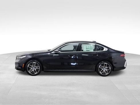 Used 2025 BMW i5 xDrive40 w/ Premium Package image 2