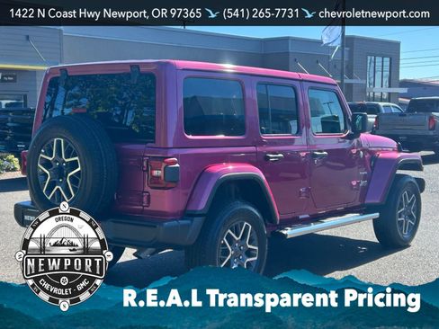 Used 2024 Jeep Wrangler Unlimited Sahara AWD/4WD image 5