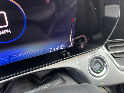 Used 2025 Chevrolet Trax LT image 38