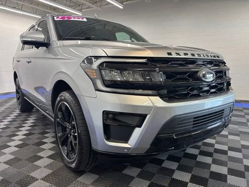 Used 2024 Ford Expedition Limited AWD/4WD image 12