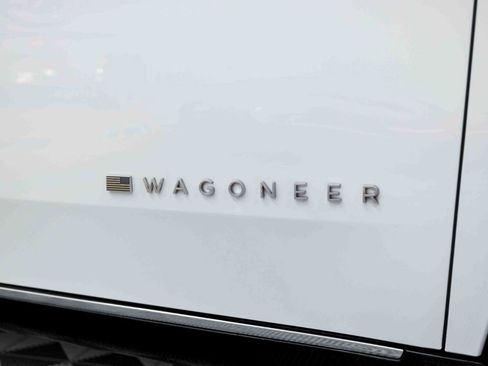 Used 2023 Jeep Wagoneer Series III w/ Premium Group I AWD/4WD image 21