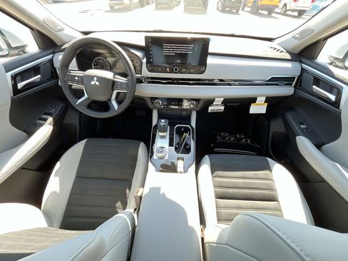 New 2026 Mitsubishi Outlander SE image 16