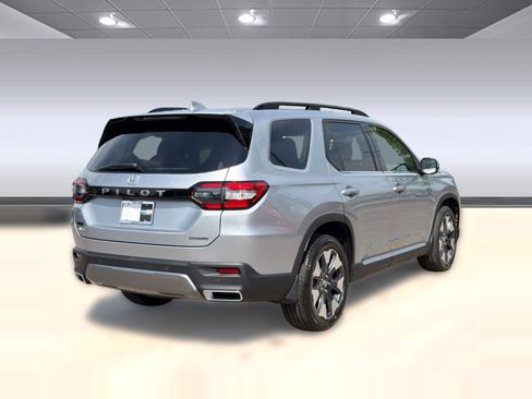 New 2026 Honda Pilot Touring image 9