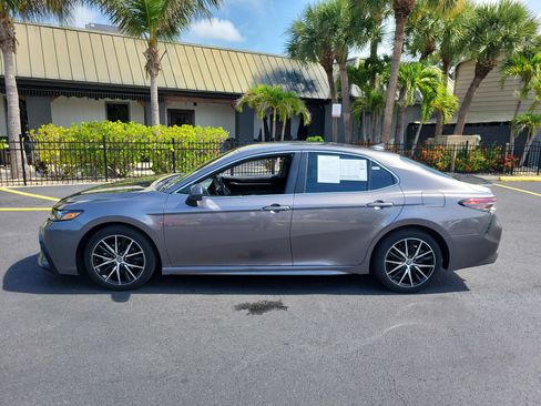 Used 2021 Toyota Camry SE FWD image 9