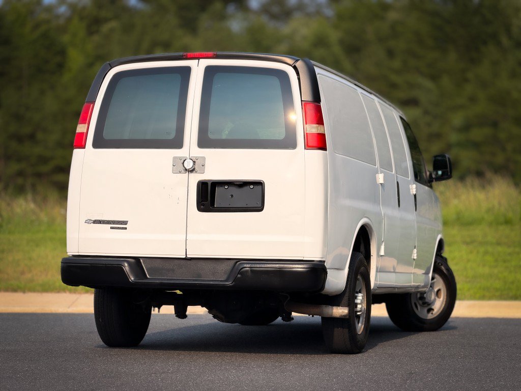 Used 2014 Chevrolet Express 2500 RWD image 10