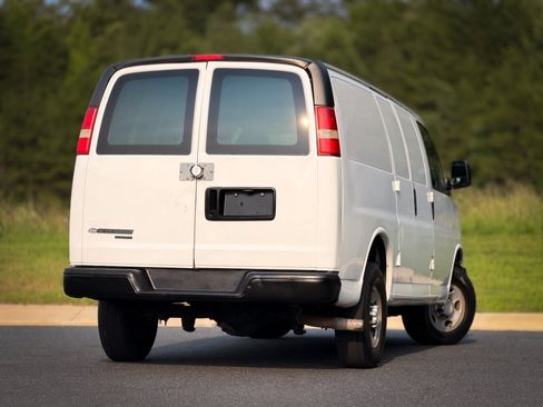 Used 2014 Chevrolet Express 2500 RWD image 10