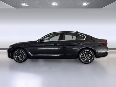 Used 2023 BMW 530e w/ Premium Package image 2