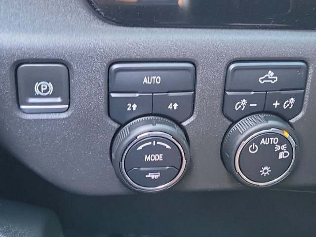 Used 2023 Chevrolet Silverado 1500 LT w/ Convenience Package II AWD/4WD image 18