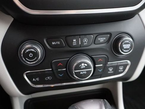 Used 2022 Jeep Cherokee Latitude Lux image 22