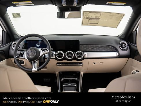 New 2025 Mercedes-Benz GLB 250 4MATIC image 11