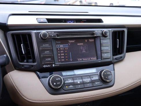 Used 2015 Toyota RAV4 XLE w/ Four Season Floor Mat Package AWD/4WD image 16