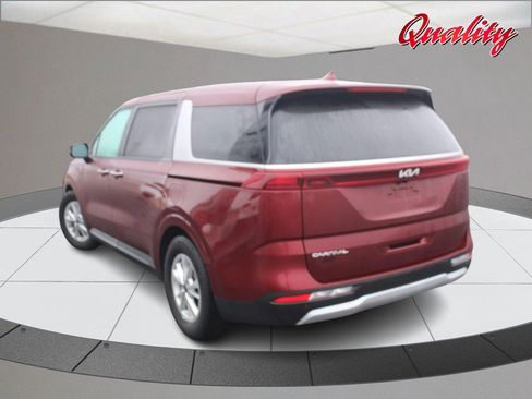 Used 2024 Kia Carnival LX image 5
