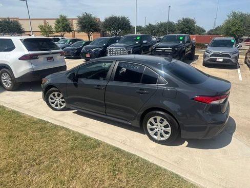 Used 2025 Toyota Corolla LE FWD image 4