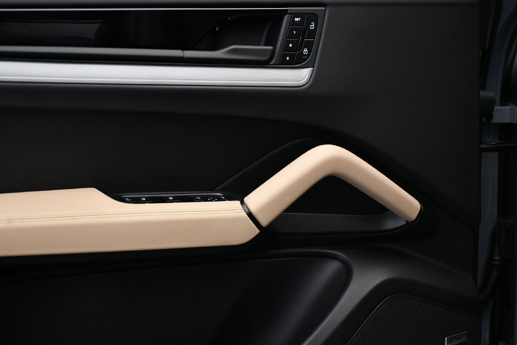 Certified 2026 Porsche Cayenne Coupe AWD/4WD image 38