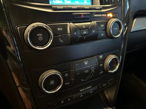 Used 2019 Ford Explorer XLT AWD/4WD image 15