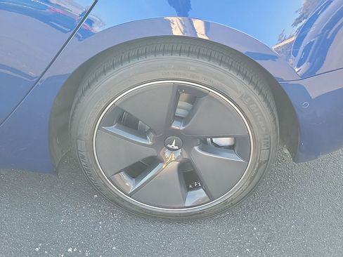 Used 2021 Tesla Model 3 Standard Range Plus image 12