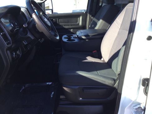 Used 2024 RAM 2500 Tradesman w/ Chrome Appearance Group image 13