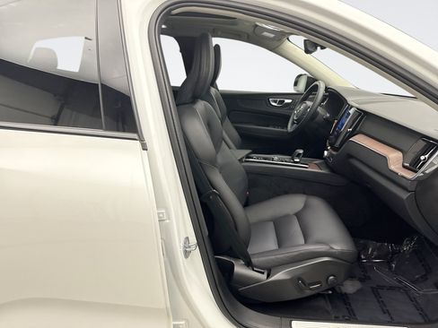 Used 2023 Volvo XC60 B5 Plus w/ Climate Package AWD/4WD image 18