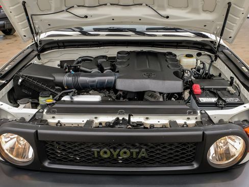 Used 2012 Toyota FJ Cruiser 4WD image 46