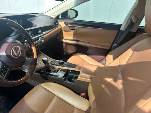 Used 2017 Lexus ES 350 w/ Premium Package FWD image 6