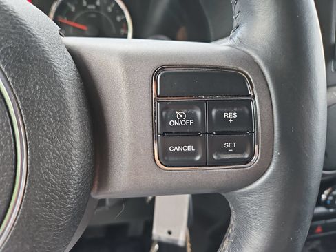 Used 2013 Jeep Wrangler Unlimited Sahara AWD/4WD image 27