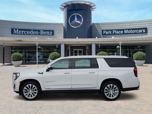 Used 2022 GMC Yukon XL Denali image 3