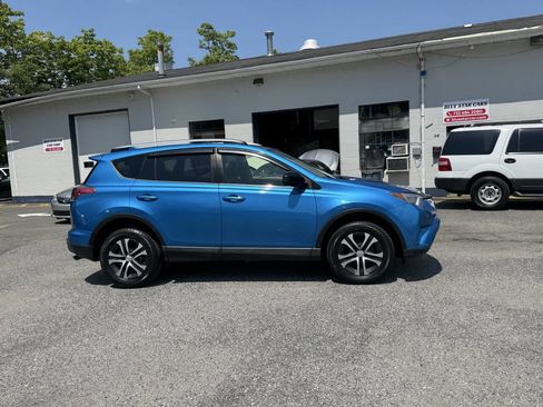 Used 2018 Toyota RAV4 LE AWD/4WD image 8