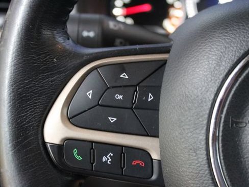 Used 2016 Jeep Renegade 75th Anniversary FWD image 17